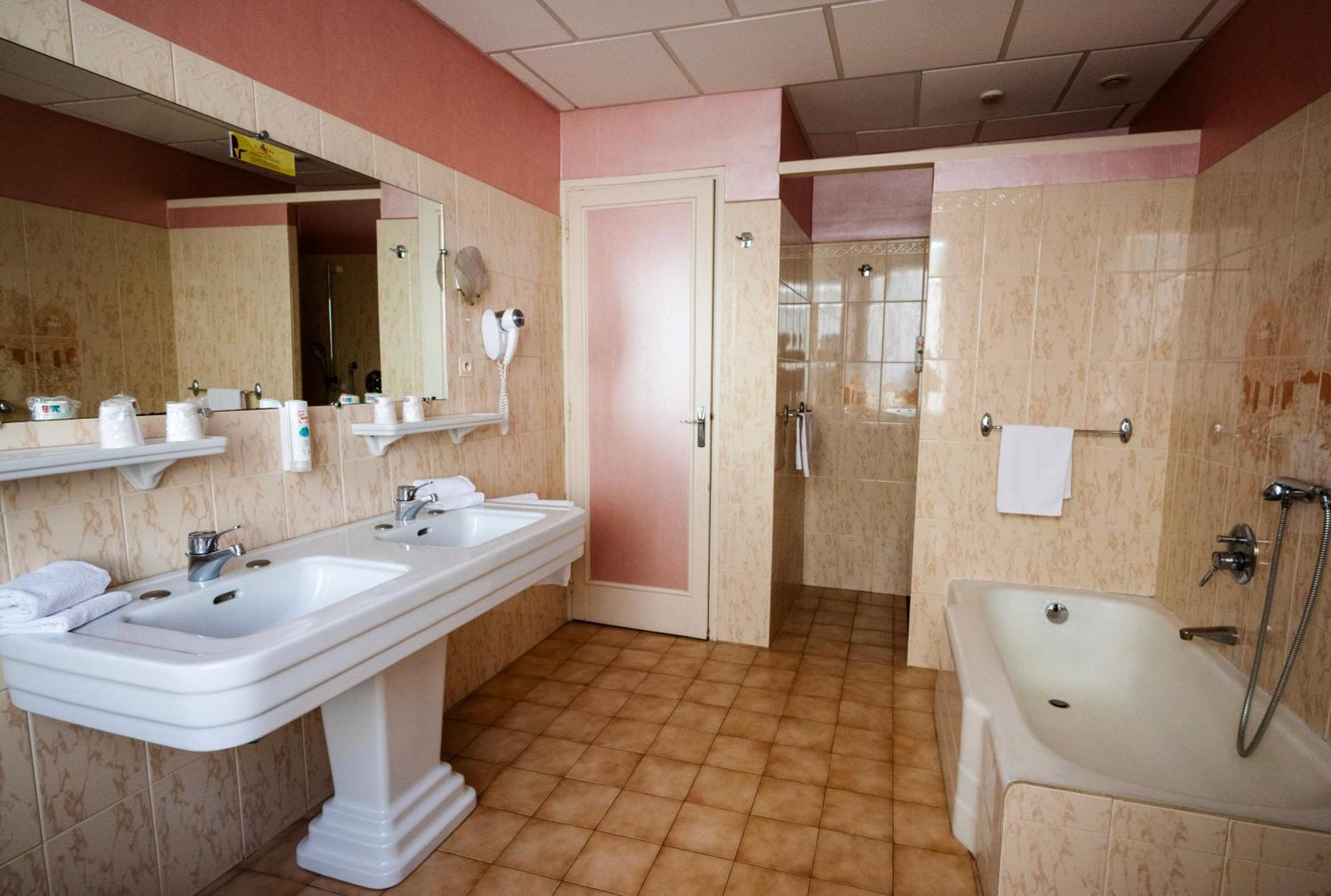 Cit'Hotel Sphinx - Hotel Монтелимар Экстерьер фото